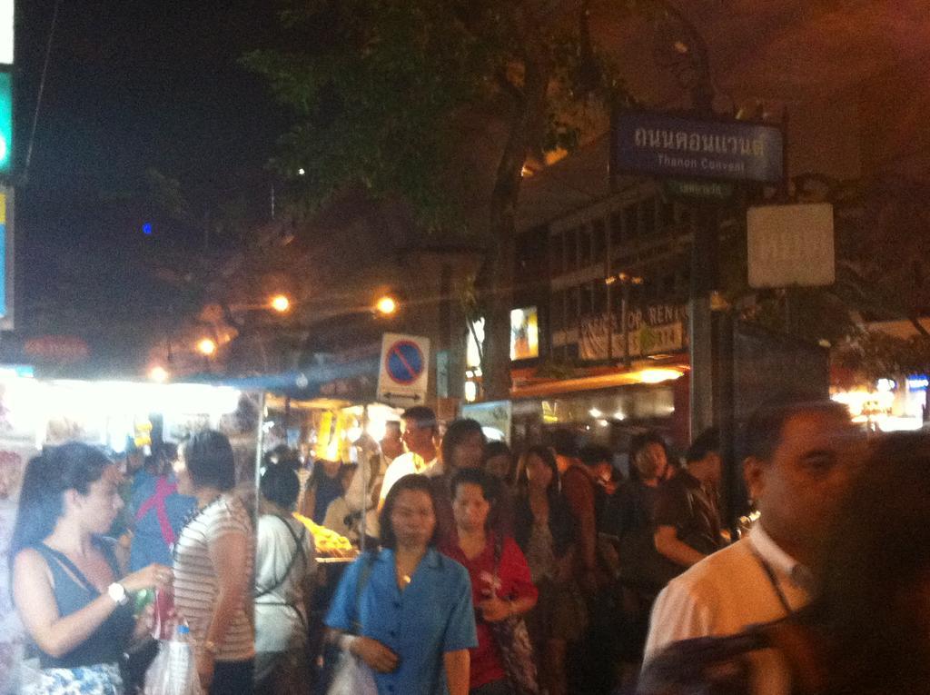 Hostel Smile Society Bangkok Exterior foto