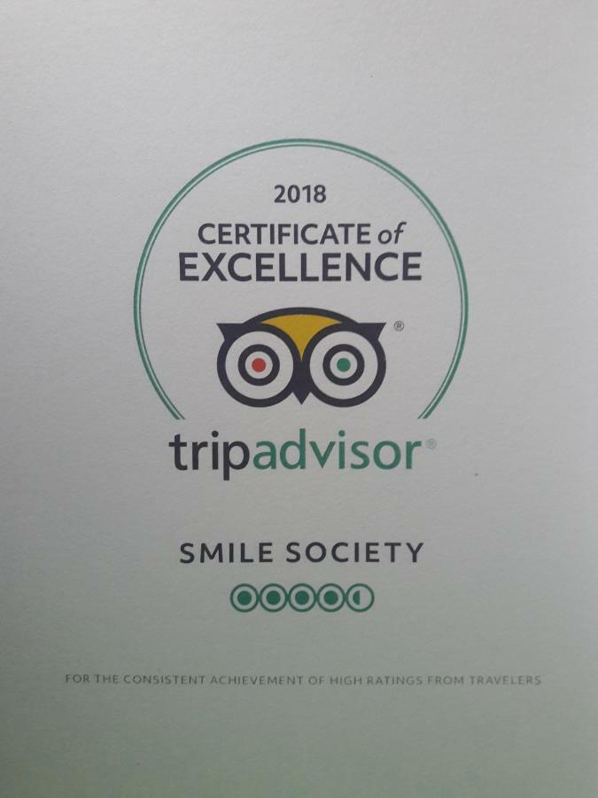 Hostel Smile Society Bangkok Exterior foto